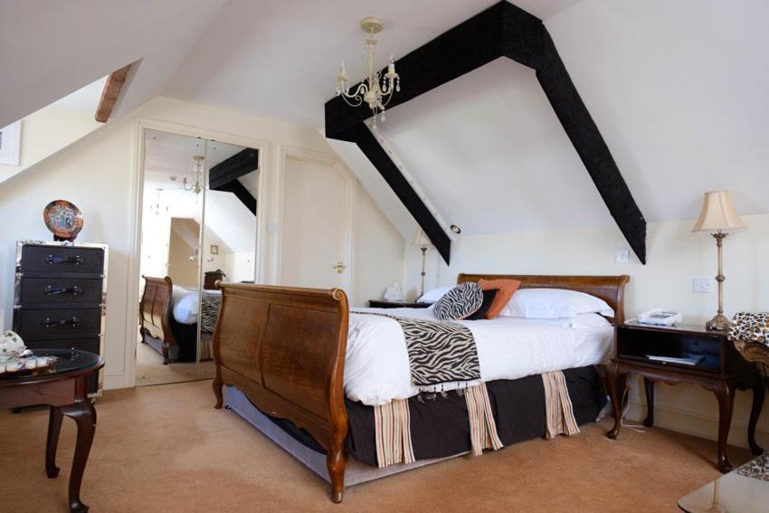 The Great House Hotel Bridgend  Bagian luar foto