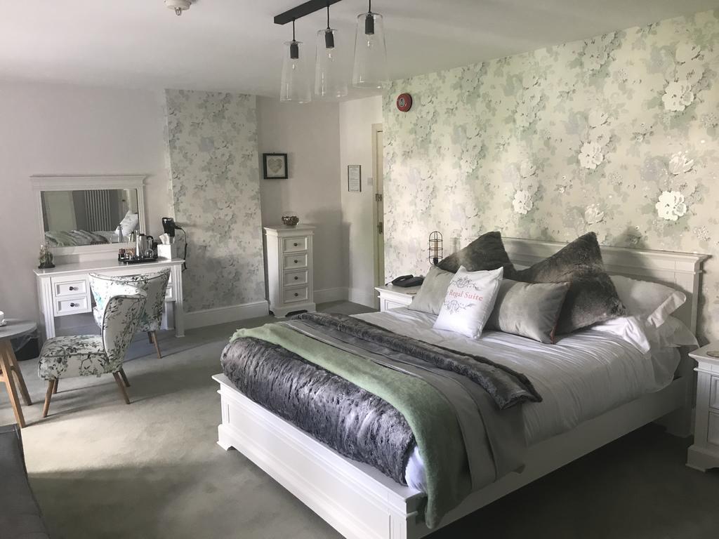 The Great House Hotel Bridgend  Bagian luar foto
